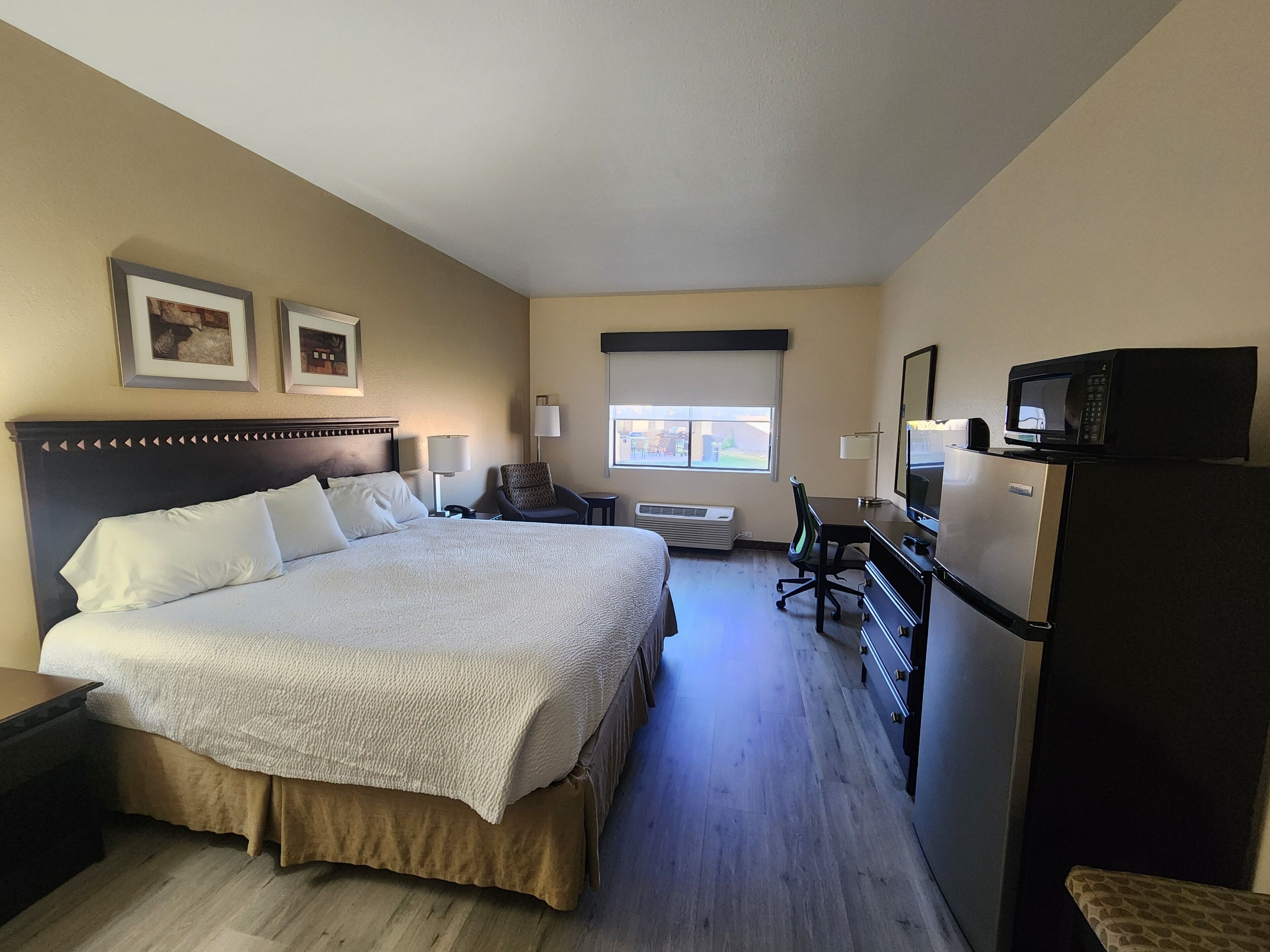 Foto - CASH REWARDS INN & SUITEs