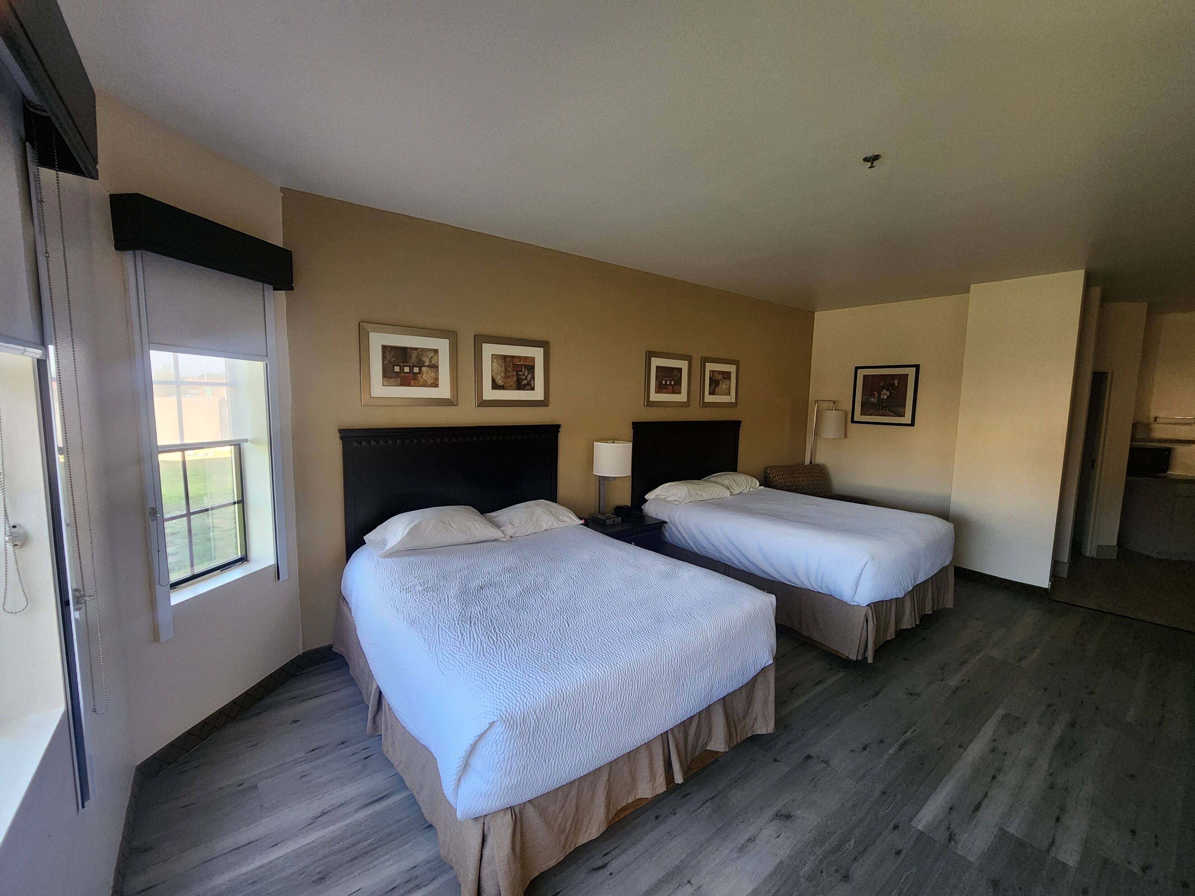 Foto - CASH REWARDS INN & SUITEs