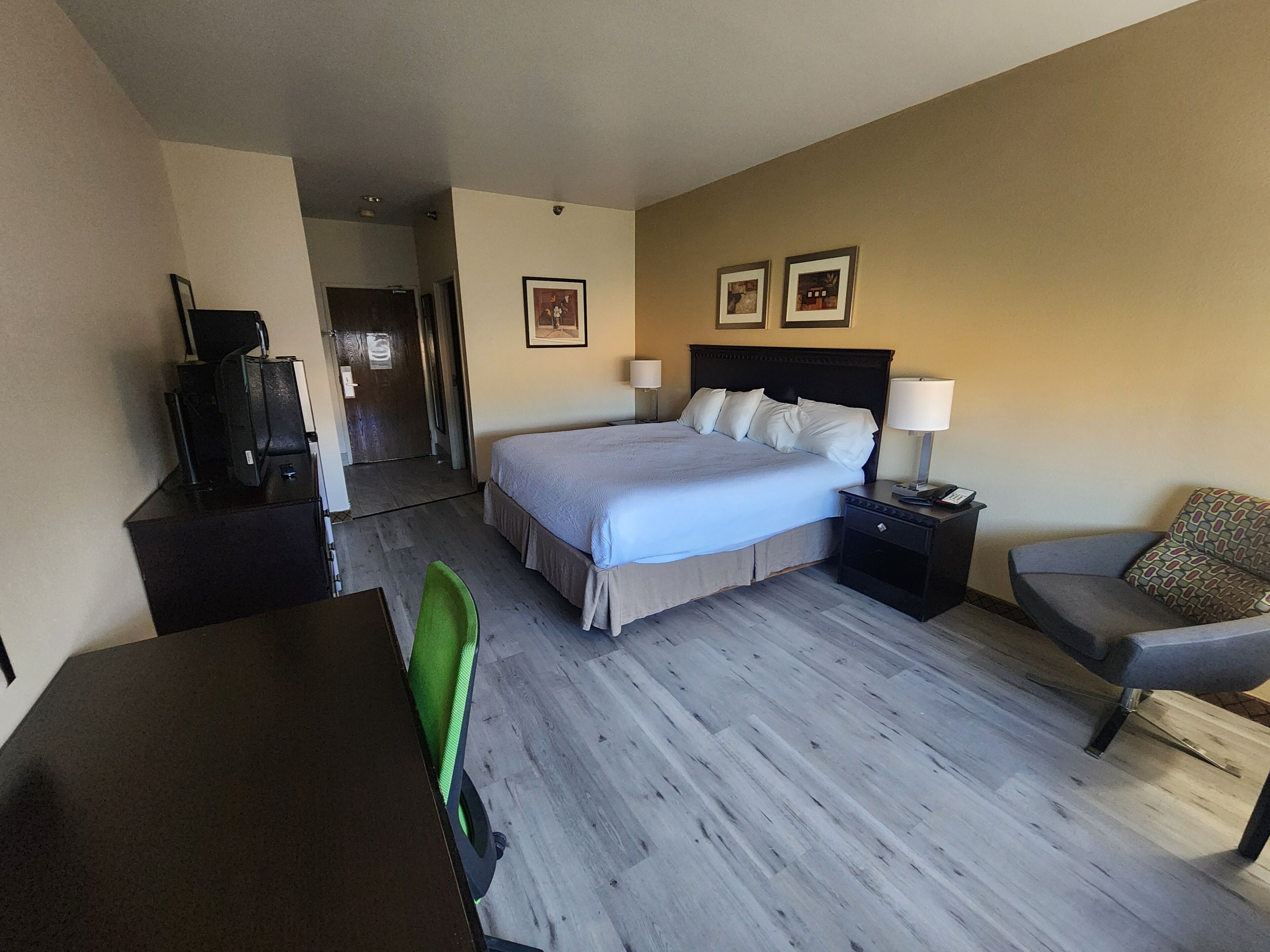 Foto - CASH REWARDS INN & SUITEs