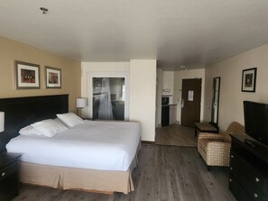 Premium-Zimmer, 1 King-Bett, Nichtraucher | Kostenloses WLAN