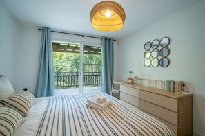 4 bedrooms, in-room safe, iron/ironing board, free WiFi