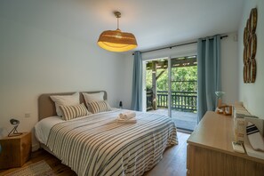 4 bedrooms, in-room safe, iron/ironing board, free WiFi