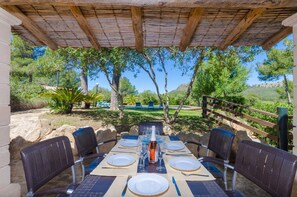 Outdoor dining - Holiday Home in Capdepera With Pool (Capdepera)