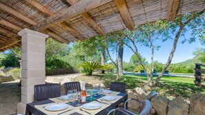 Villa | Outdoor dining - Holiday Home in Capdepera With Pool (Capdepera)