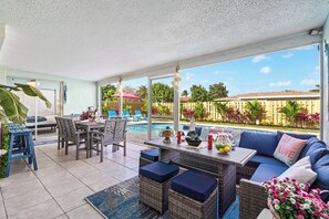 Outdoor dining - Tropic Htd Pool Home Lanai, Billiards, Ping Pong (Boynton Beach)