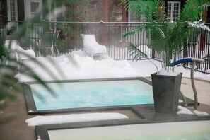 Baignoire à remous extérieure