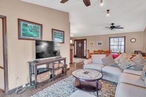 TV - NEW! View West Lakefront Home (LaFollette)