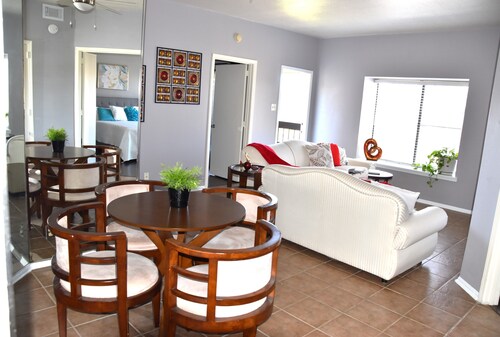 Charming 2 bedroom 2 bath condo in Houston Medical Center. 