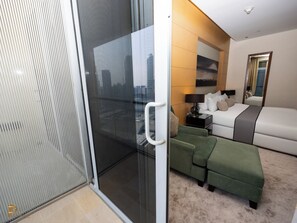 1 bedroom, in-room safe, iron/ironing board, free WiFi - Majestic One-Bedroom Apartment (Dubai)