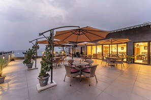 Rooftop terrace - Medalio Boutique Gangtok with Mountain View (Gangtok)