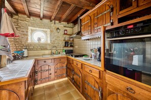 Réfrigérateur, micro-ondes, four, lave-vaisselle