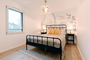 4 slaapkamers, een strijkplank/strijkijzer, gratis wifi, beddengoed