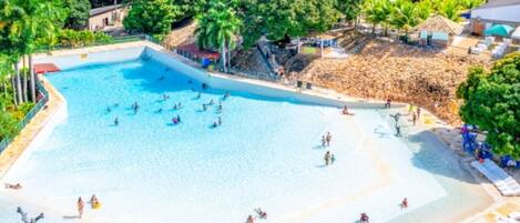 Innendørsbasseng og utendørsbasseng