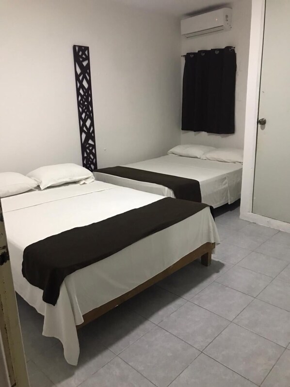 Rideaux occultants, fer et planche à repasser, Wi-Fi gratuit