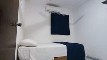 單人房, 1 張加大雙人床 | 遮光布/窗簾、熨斗/熨衣板、免費無線上網
