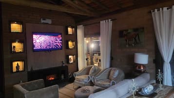 Smart-tv en een open haard