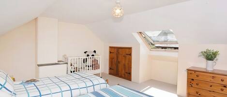 3 bedrooms, free WiFi, bed sheets