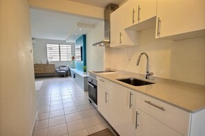 冰箱、微波炉、烤箱、烤面包机