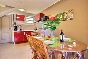 Fridge, microwave, oven, dishwasher - Duplex Vanille Bleue (Grand'Rivière)
