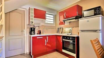 雪櫃、微波爐、焗爐、洗碗機