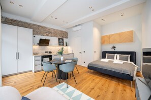 1 soverom, strykejern/-brett, wi-fi (inkludert) og sengetøy