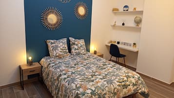 2 chambres, bureau, fer et planche Ă repasser, lit parapluie