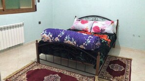 2 habitaciones, tabla de planchar con plancha, wifi y ropa de cama 