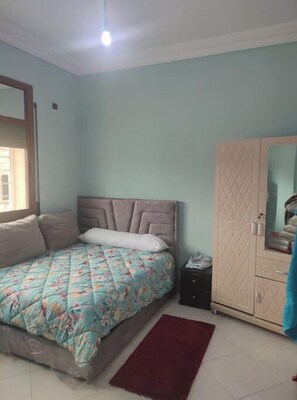 2 室のベッドルーム、アイロン / アイロン台、WiFi、ベッドシーツ