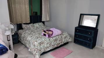 2 bedrooms, iron/ironing board, WiFi, bed sheets