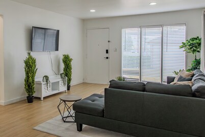 Cozy, Private &Safe 1Bed Home - 2 min from DTR&UCR