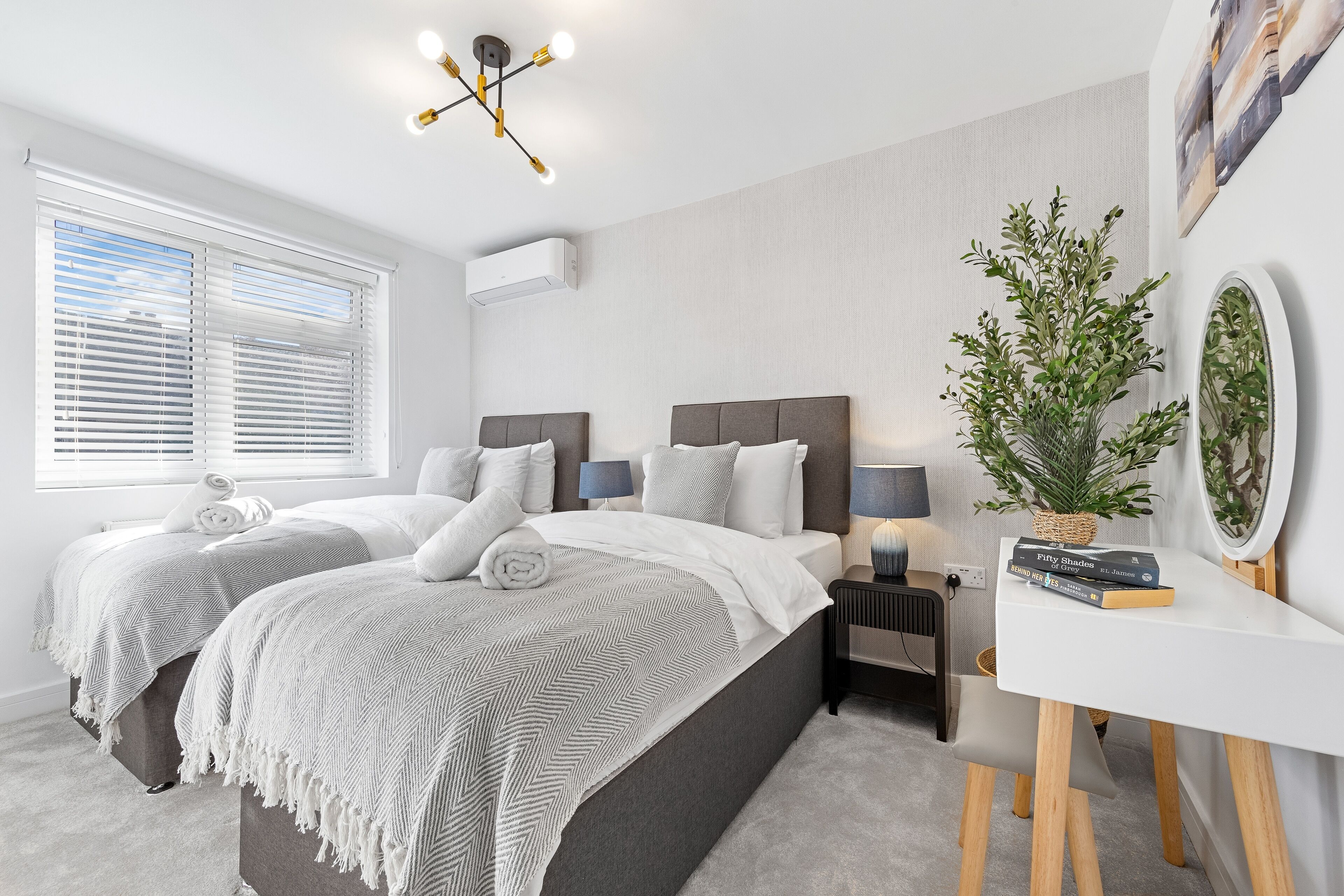 4 bedrooms, iron/ironing board, free WiFi