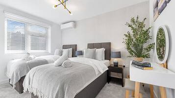 4 bedrooms, iron/ironing board, free WiFi