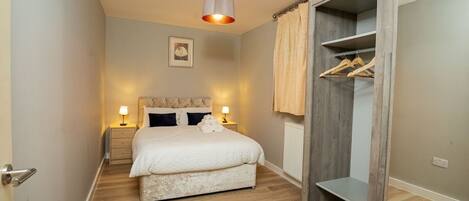 2 habitaciones, tabla de planchar con plancha y wifi gratis