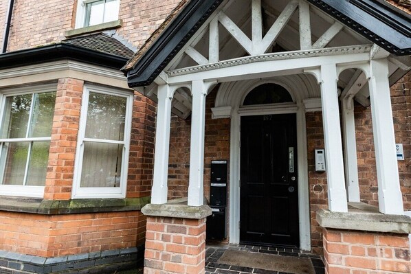 Exterior detail - Modern Spacious 2 Bed Apartment Wolverhampton with Free Secure Parking (West Midlands)