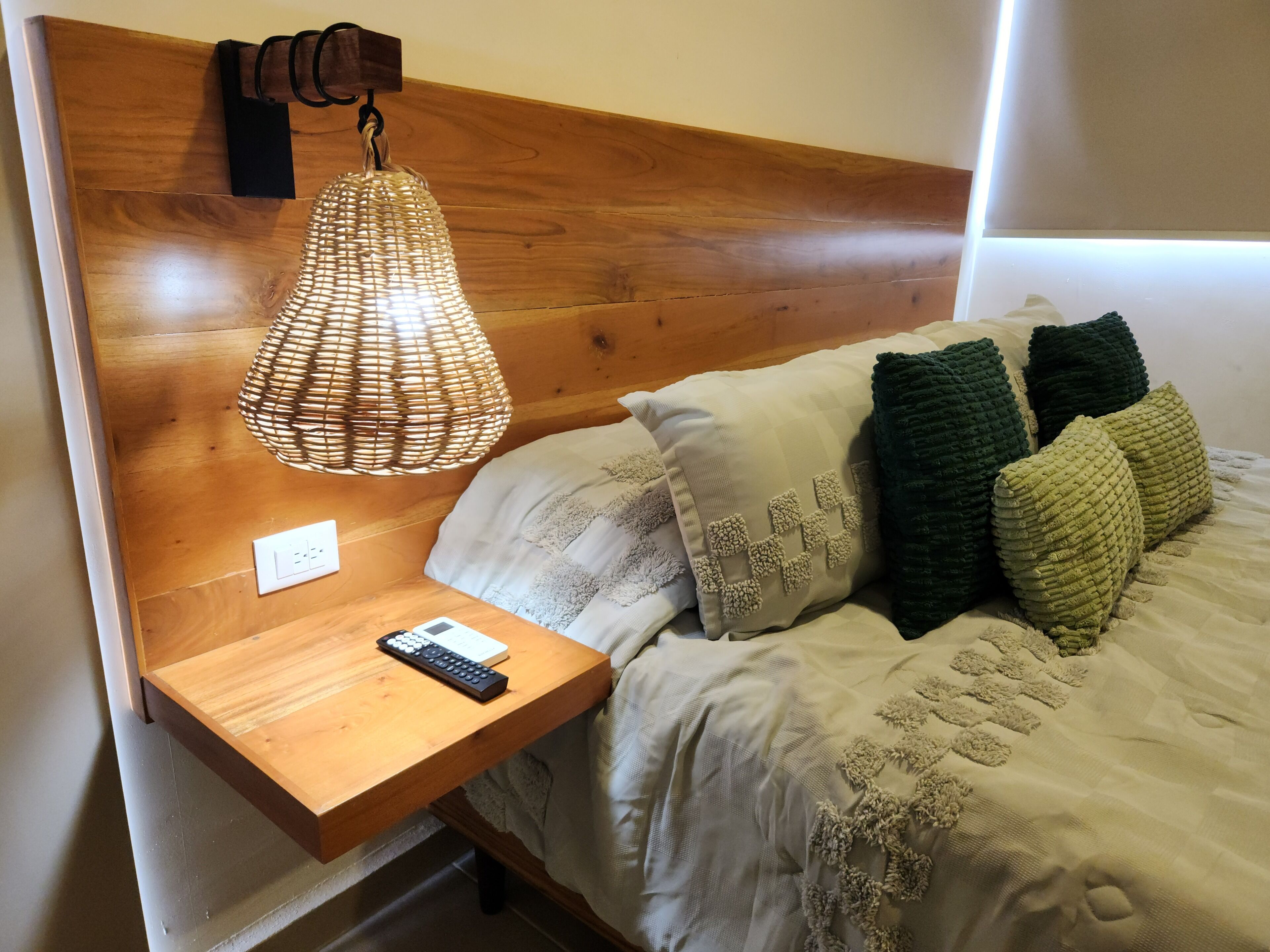 1 dormitorio, tabla de planchar con plancha, wifi y ropa de cama