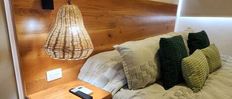 1 dormitorio, tabla de planchar con plancha, wifi y ropa de cama