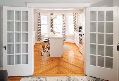 86A King Bed 2bd 3bt on Queen St. Downtown