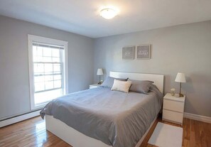 2 soverom, strykejern/-brett, reiseseng for barn og wi-fi