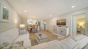 Smart TV, books - Walkable to Beach, Restaurants, Entertainment & More!!! (Sarasota)