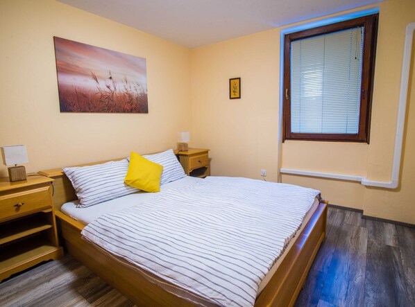 2 bedrooms, iron/ironing board, WiFi, bed sheets