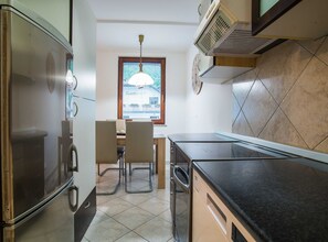 Kühlschrank, Mikrowelle, Ofen, Geschirrspüler