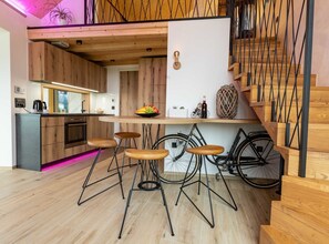 Dining - Elegant Warm Bliss Hideaway Escape Lodge - Holiday Home with Hot-Tub and Sauna (Sencur)