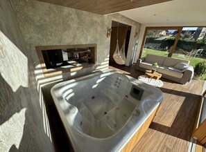 Indoor spa tub