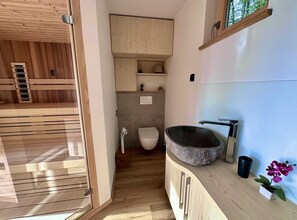 シャワー、ヘアドライヤー、タオル