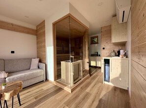 TV, stereo - Elegant Warm Bliss Hideaway Escape Lodge - Glamping (Sencur)