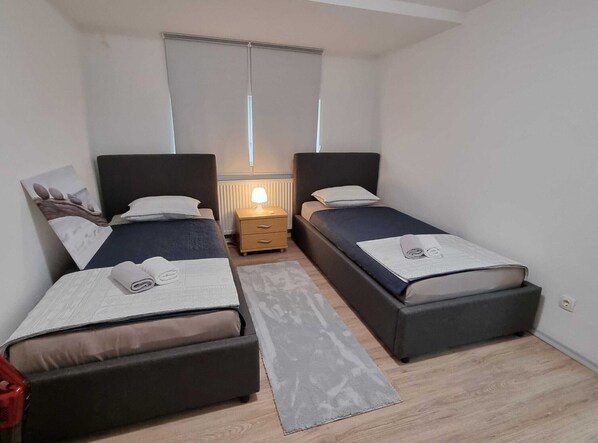 1 bedroom, internet, bed sheets