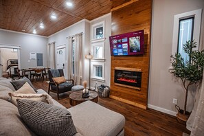 Smart TV, fireplace