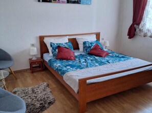 2 slaapkamers, een strijkplank/strijkijzer, wifi, beddengoed