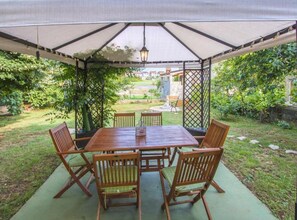 Outdoor dining - Elgasi Charming & Cozy Apartment (Fazana)