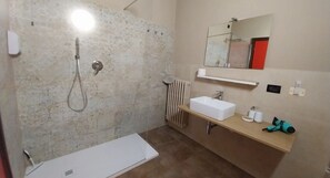 Apartment | Bathroom - Apartment in Iseo With Pool Views (Cazzago San Martino)